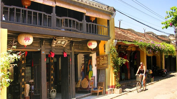 Phung Hung ancient town