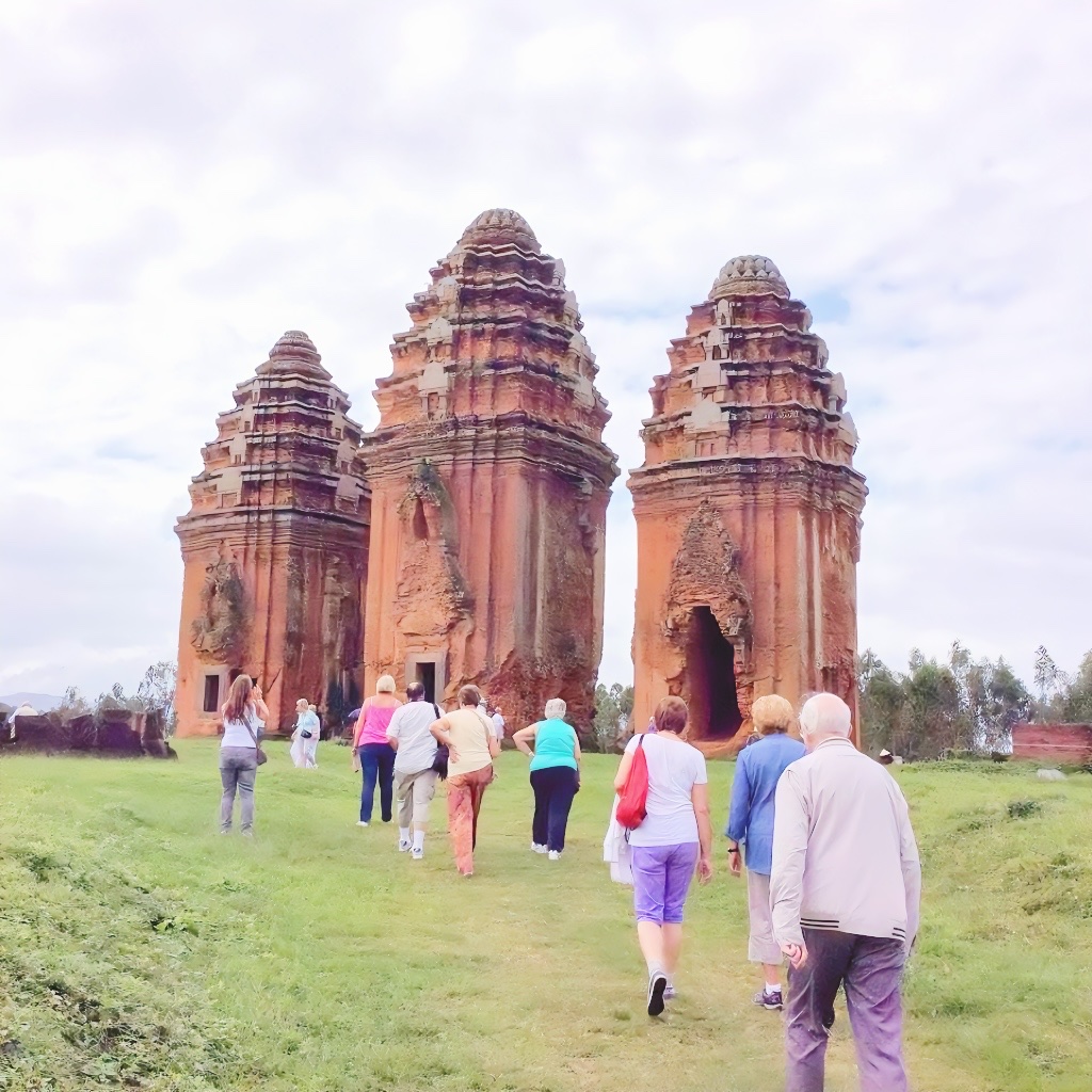 Duong Long Cham Tower