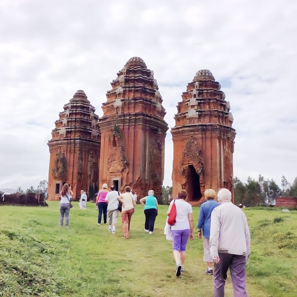 Duong Long Champa Tower